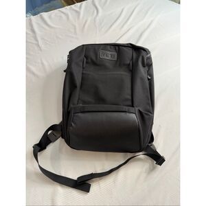 Yeti Crossroads 22 Black Carry On Backpack
